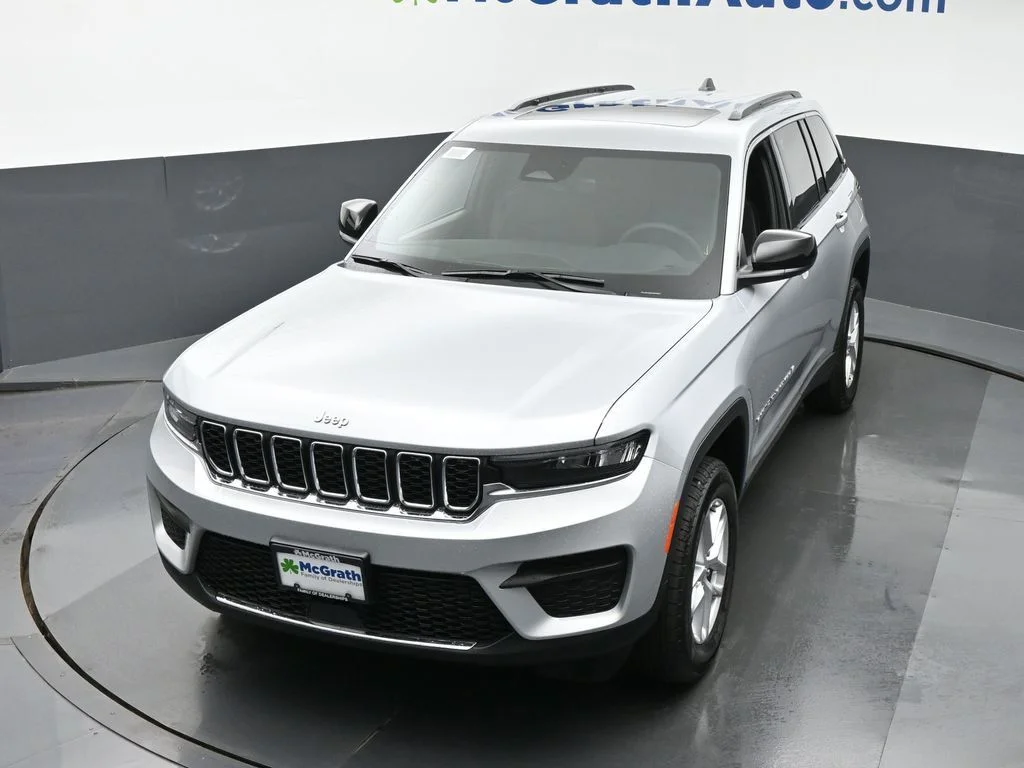 New 2025 Silver Jeep Laredo X image 29