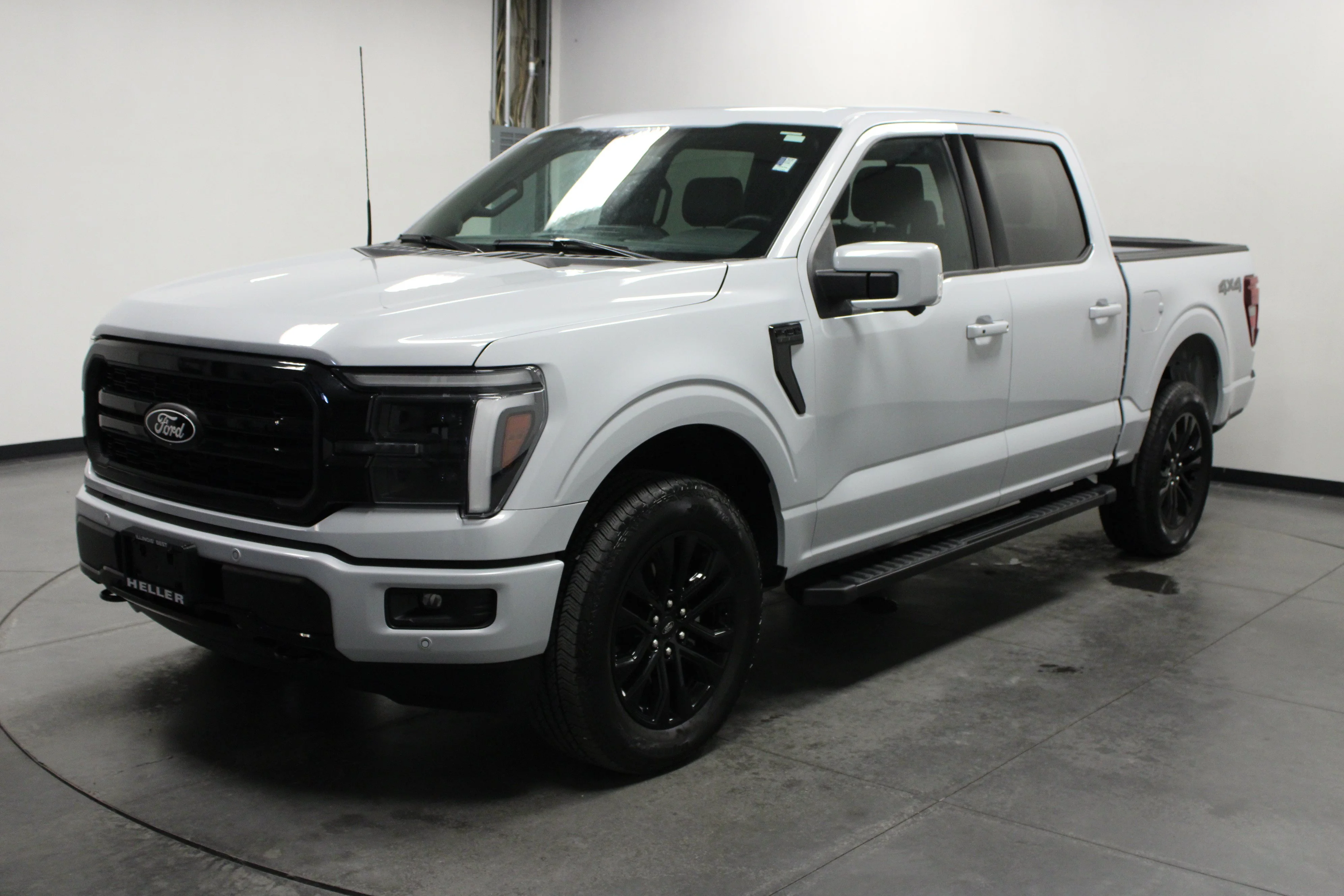 Used 2025 Space White Metallic Ford LARIAT image 10