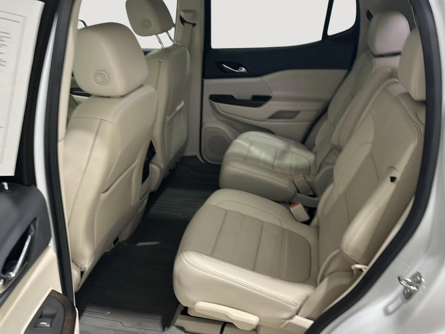 Used 2023 White Frost Tricoat GMC Denali image 25