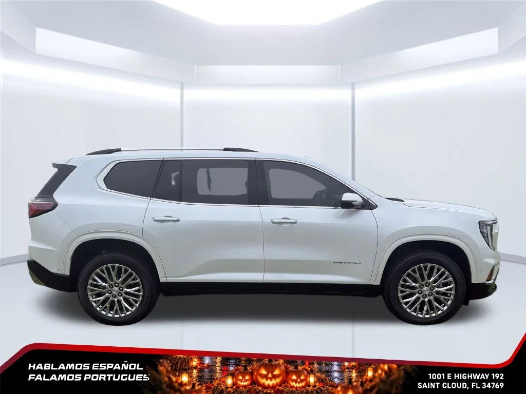 Used 2024 White Frost Tricoat GMC Denali image 6