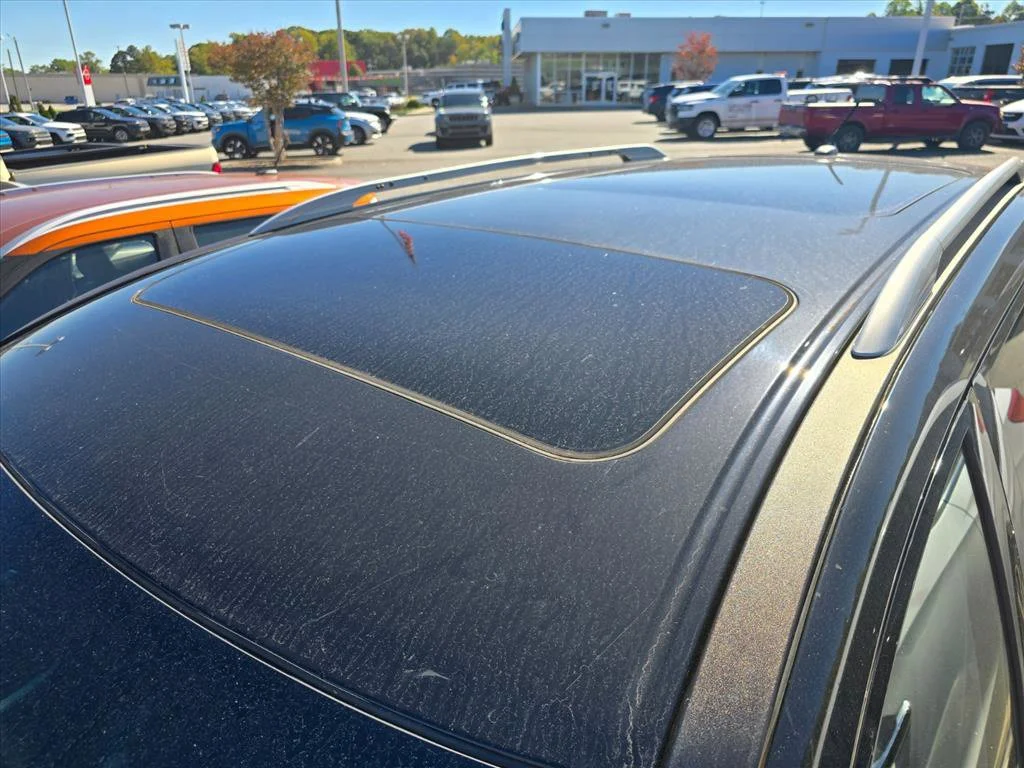 Used 2016 Black Nissan Platinum image 16