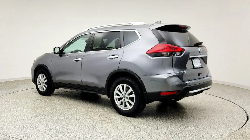 Used 2018 Gun Metallic Nissan AWD SV w/ Premium Package & Navigation image 7