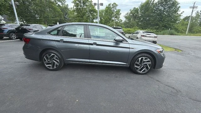 Used 2022 Gray Volkswagen 1.5T SEL image 4