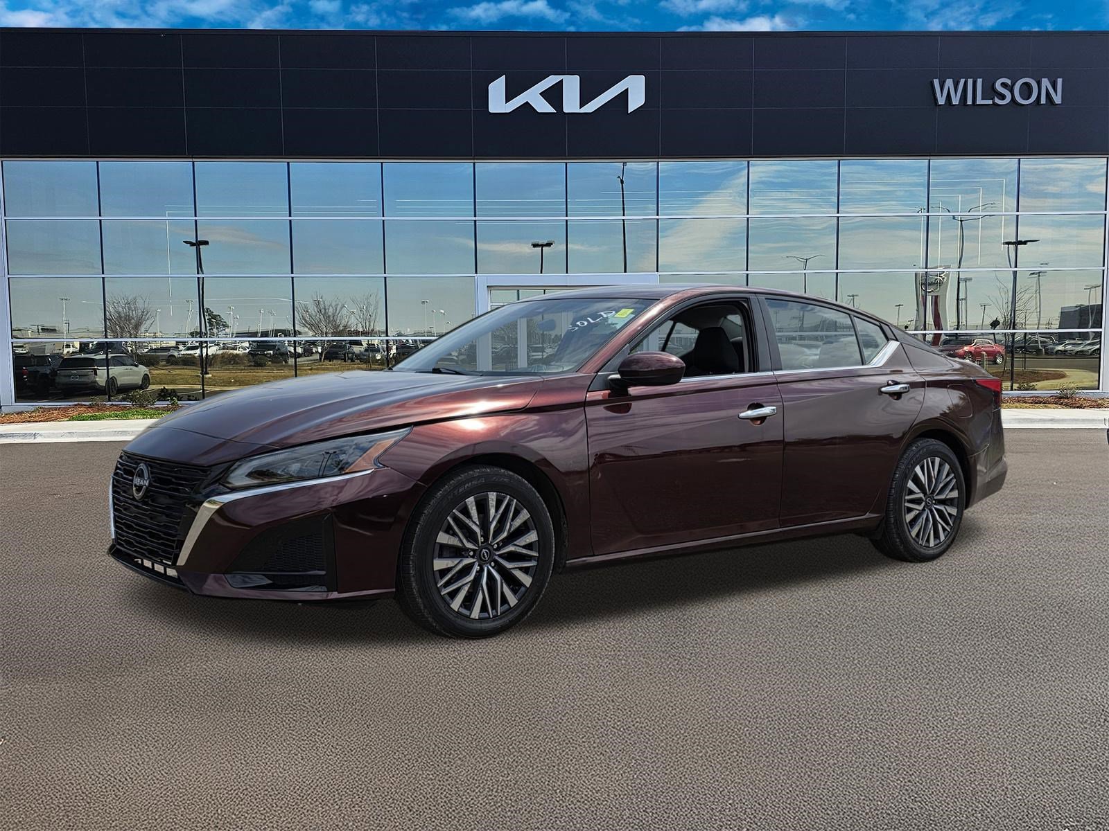 Used 2023 Garnet Pearl Metallic Nissan 2.5 SV image 7
