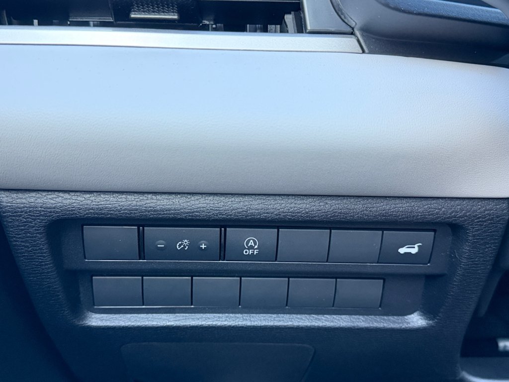 New 2026 White Diamond Mitsubishi SEL image 22