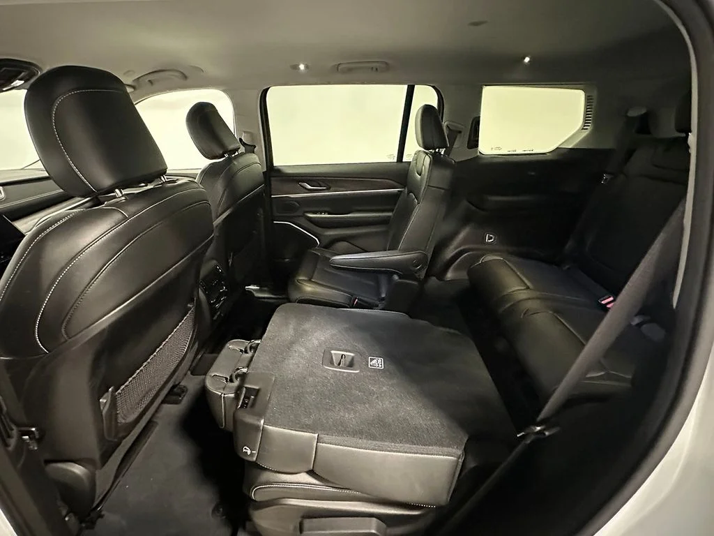 Used 2023 White Jeep Limited image 18
