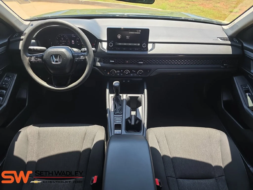 Used 2025 Black Honda SE image 9