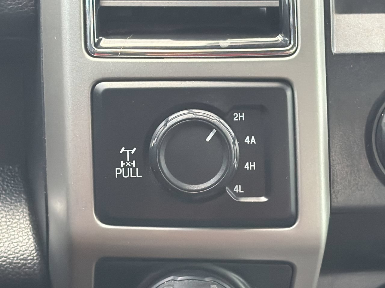 Used 2019 Magnetic Ford Lariat image 26