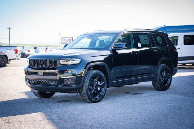 New 2025 Diamond Black Crystal Pearl-Coat Exterior Paint Jeep Limited image 11