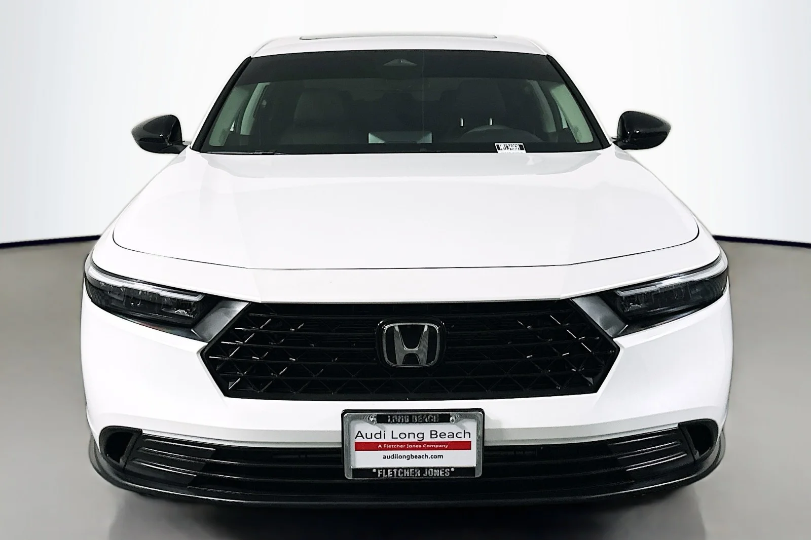 Used 2025 Platinum White Pearl Honda SE image 2