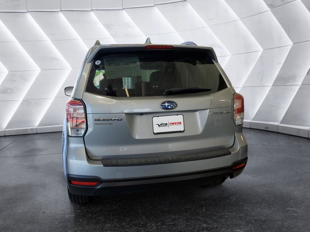 Used 2018 Silver Subaru 2.5i Premium image 5