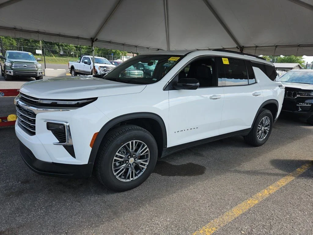 Used 2025 White Chevrolet LT image 14