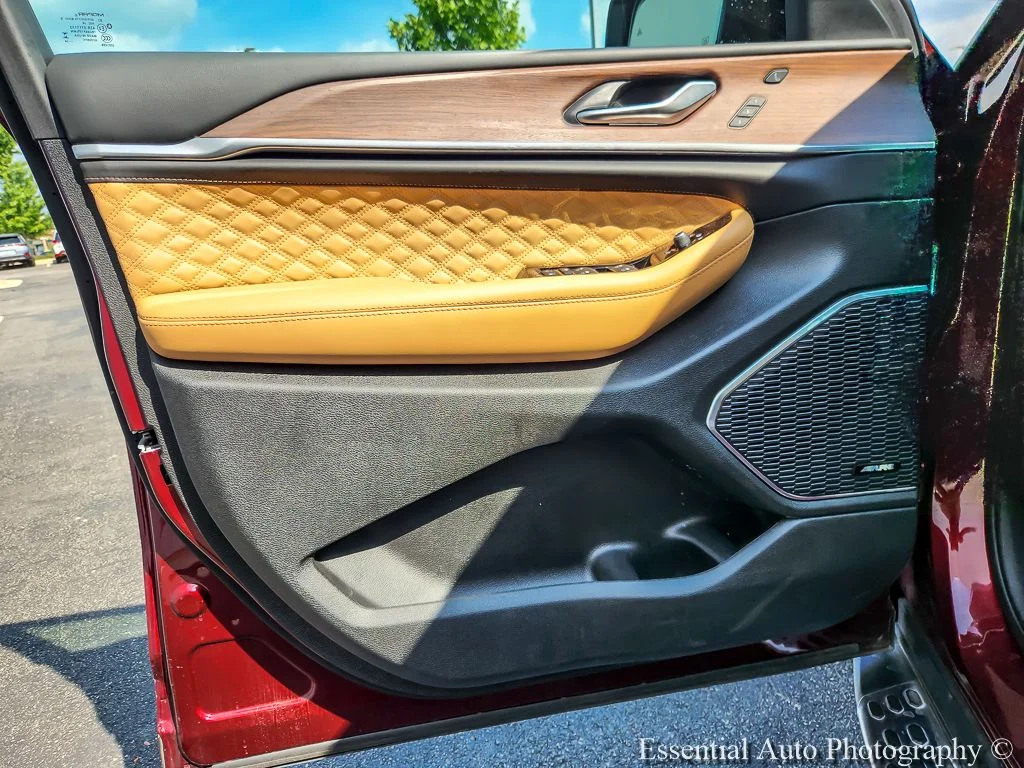 Used 2024 Red Jeep Summit image 17