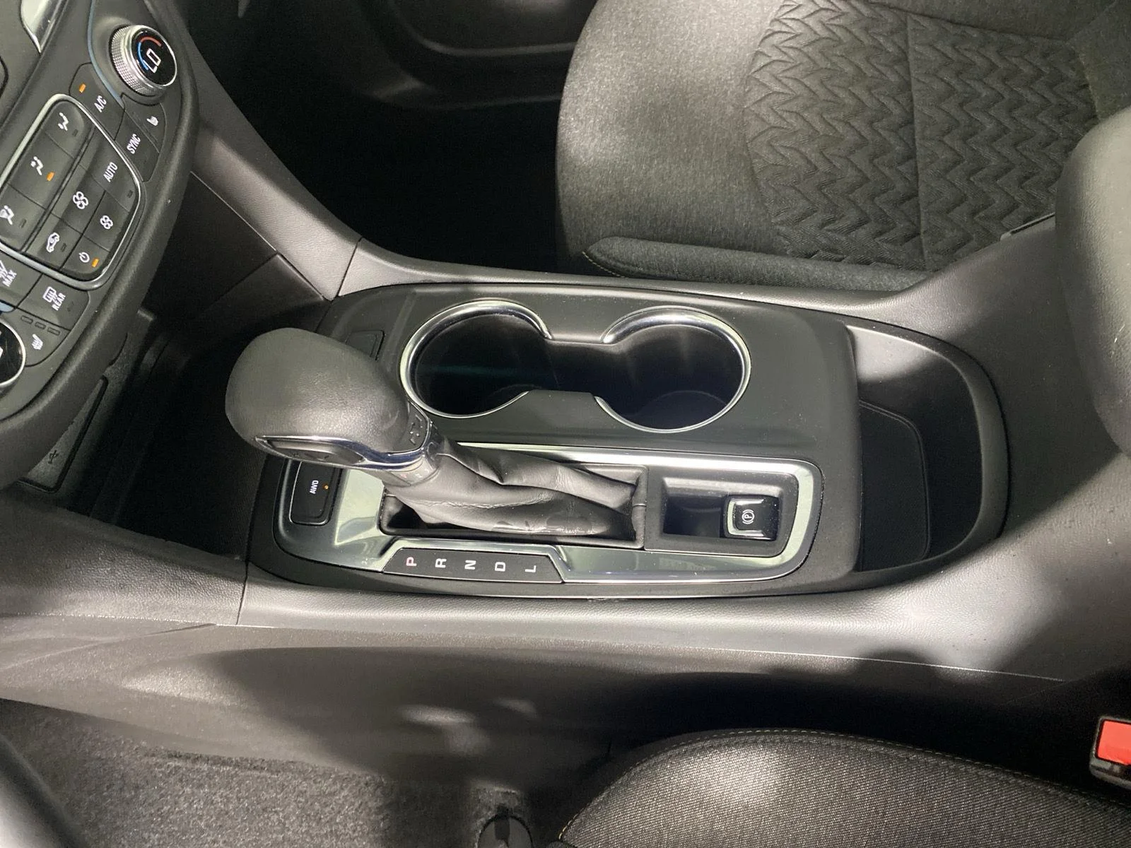 Used 2024 Summit White Chevrolet LT image 22