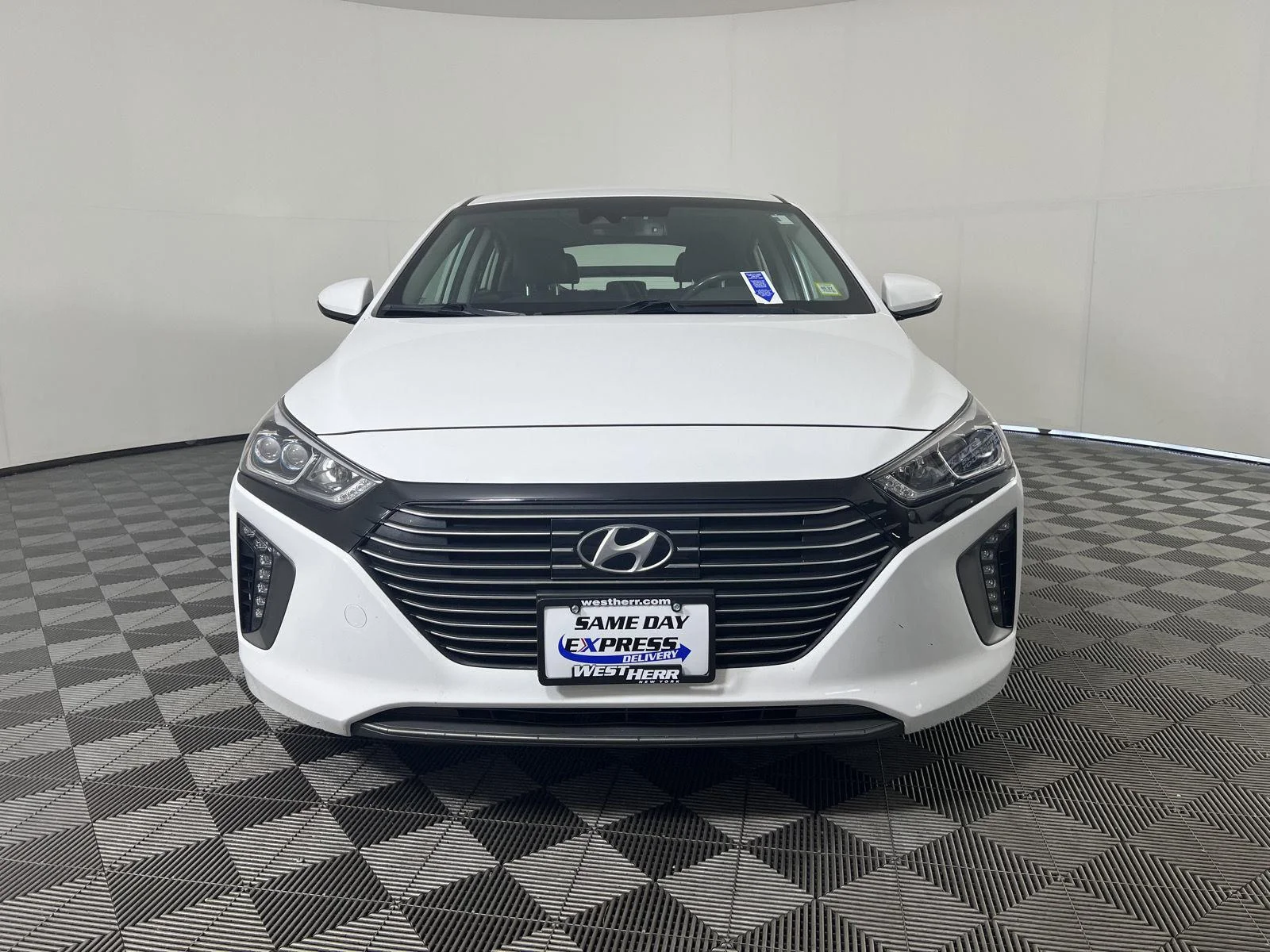 Used 2019 Ceramic White Hyundai Limited image 5
