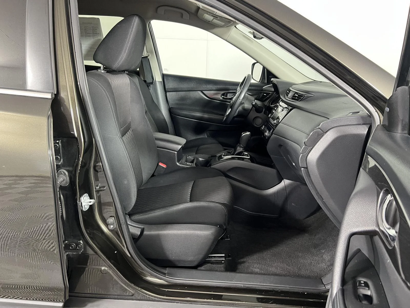 Used 2017 Midnight Jade Nissan SV image 21