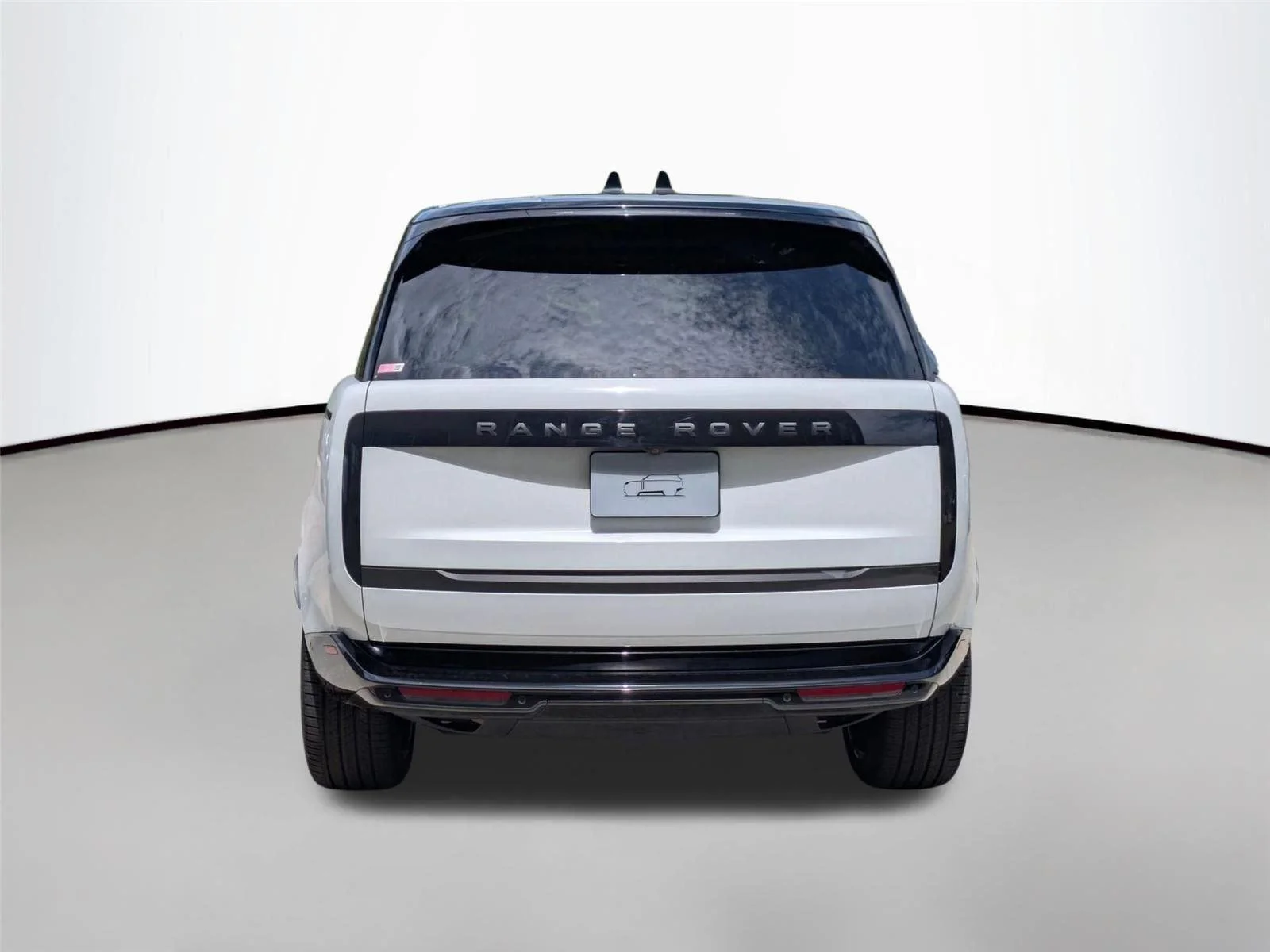Used 2025 Fuji White Land Rover SE image 6
