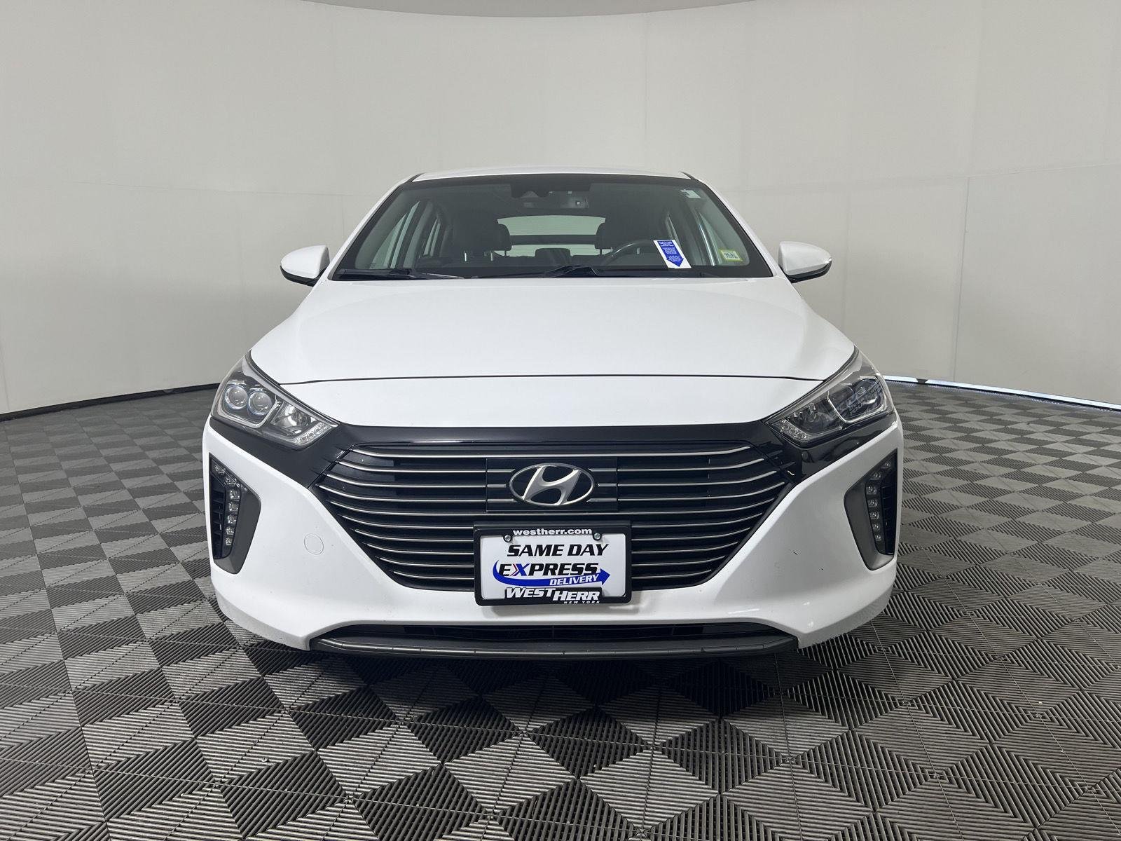 Used 2019 Ceramic White Hyundai Limited image 5