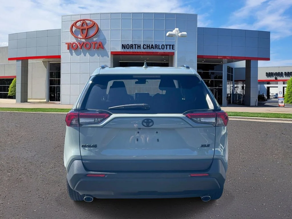 Used 2023  Toyota XLE image 7