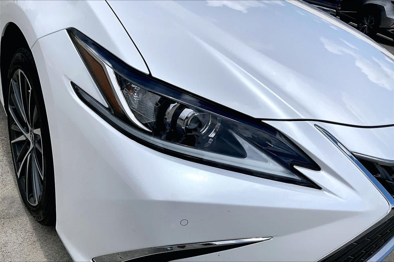 Used 2023 Eminent White Pearl Lexus  image 25