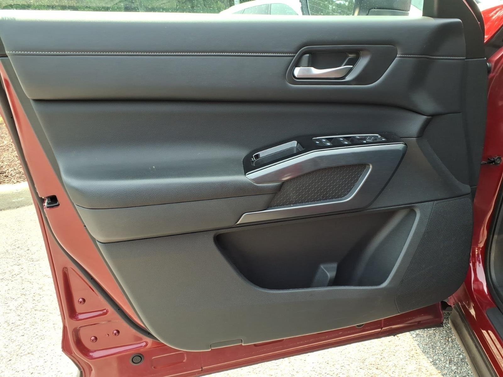 2024 Nissan Pathfinder SL - Photo 23