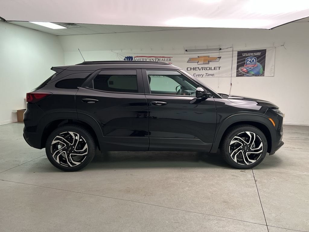 New 2026 Mosaic Black Metallic Chevrolet RS image 9