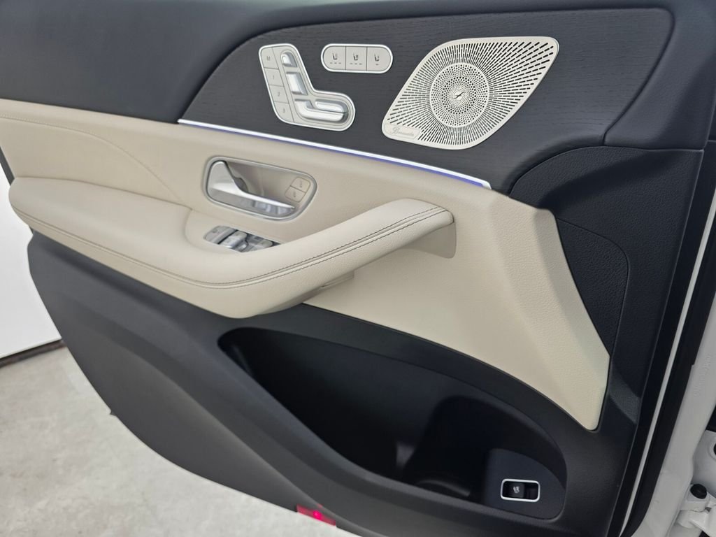 New 2026 Polar White Mercedes-Benz GLS 450 image 15