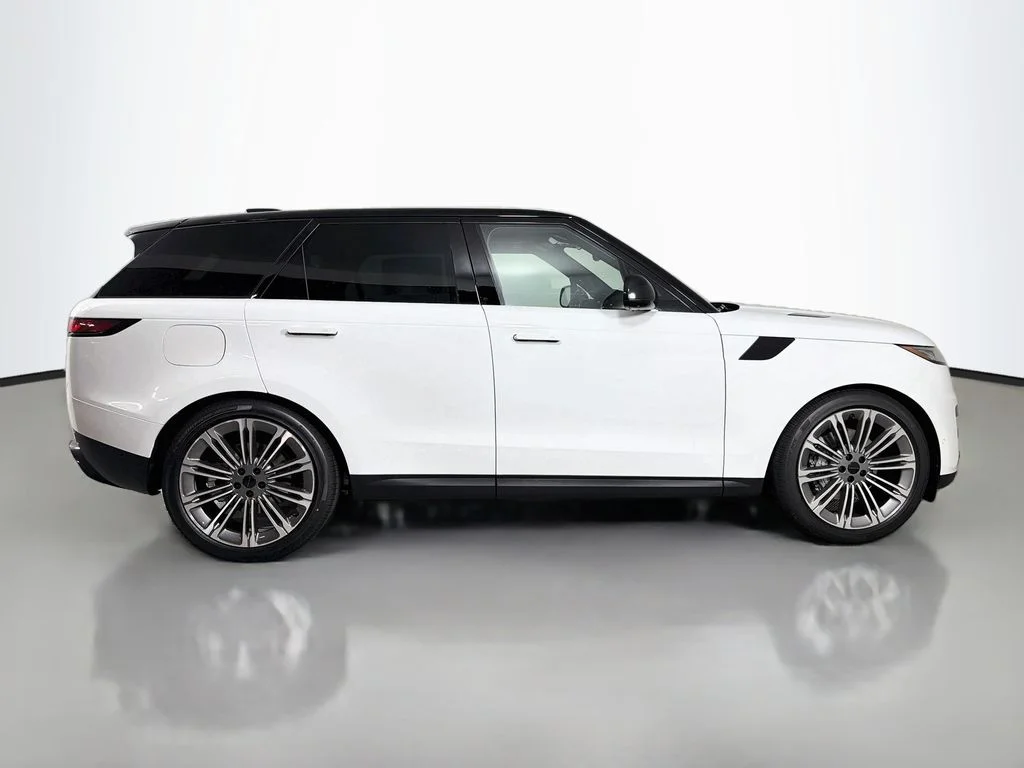 New 2027 Fuji White Land Rover SE image 4
