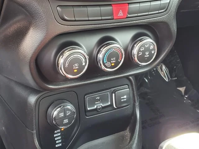 Used 2015 Colorado Red Jeep Trailhawk image 15