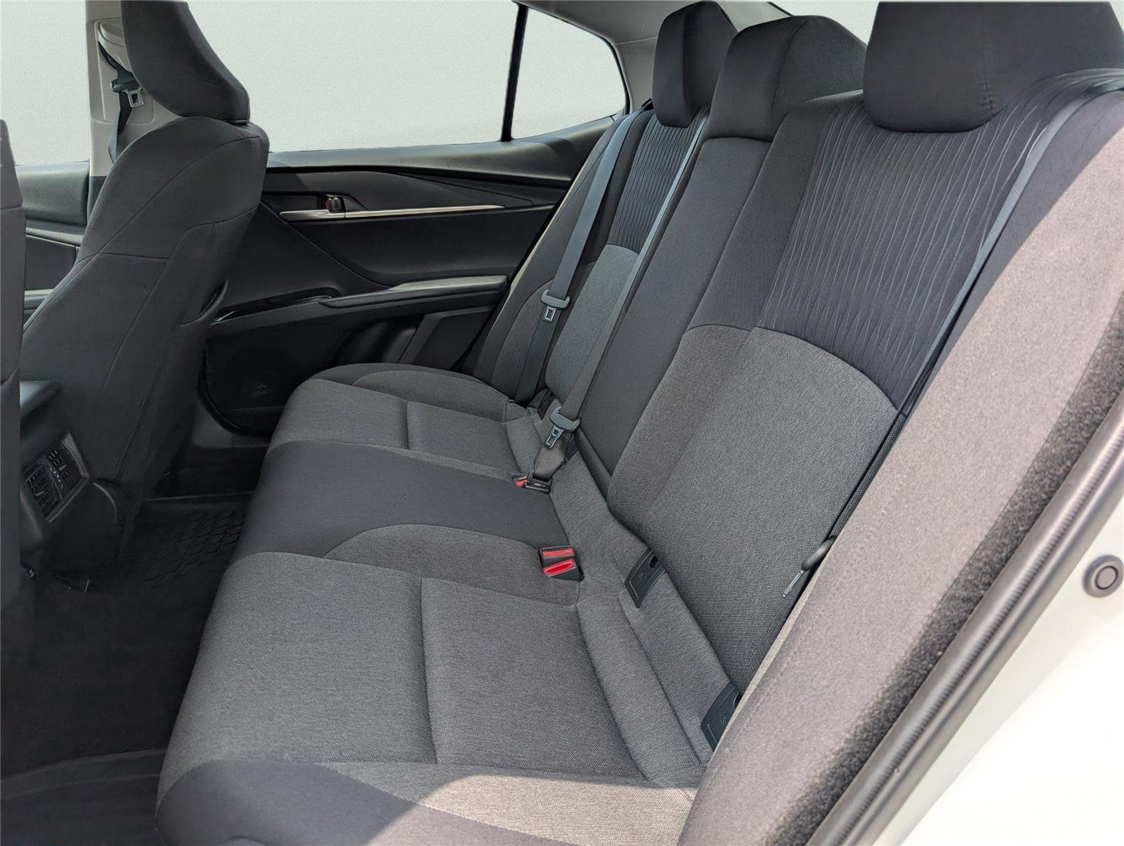 Used 2025 Ice Cap Toyota LE image 31