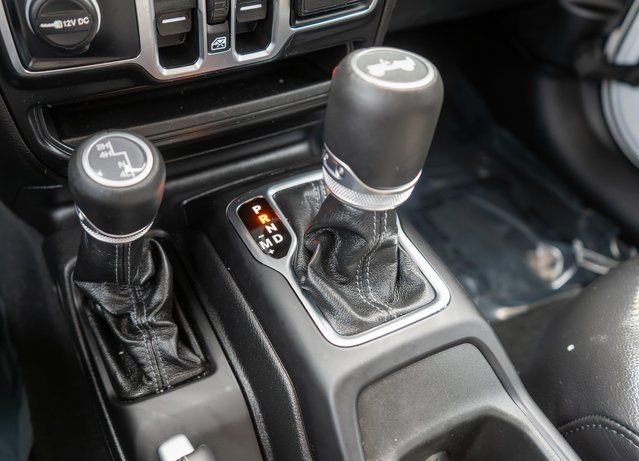 Used 2025  Jeep Sahara image 27