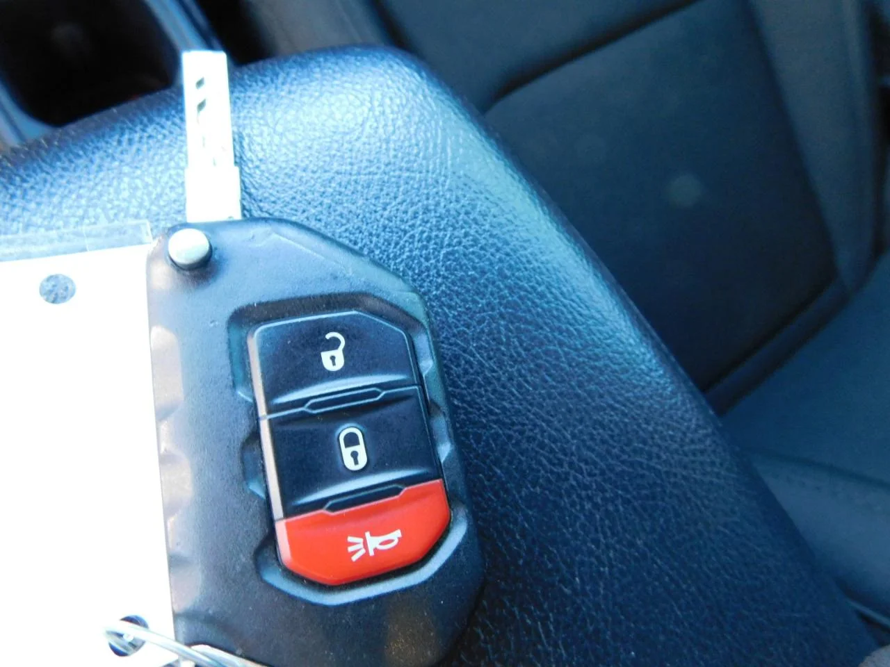Used 2019 Gray Jeep SPORT S 4X4 image 28