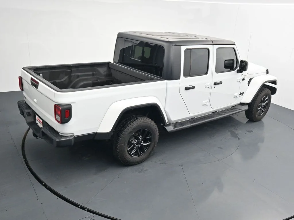 Used 2021 White Jeep Sport image 29