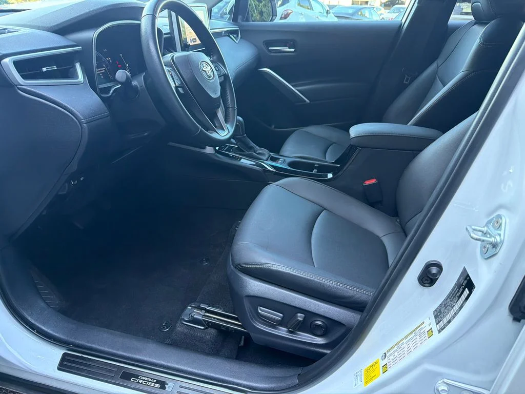 Used 2024 Beige Toyota XLE image 9