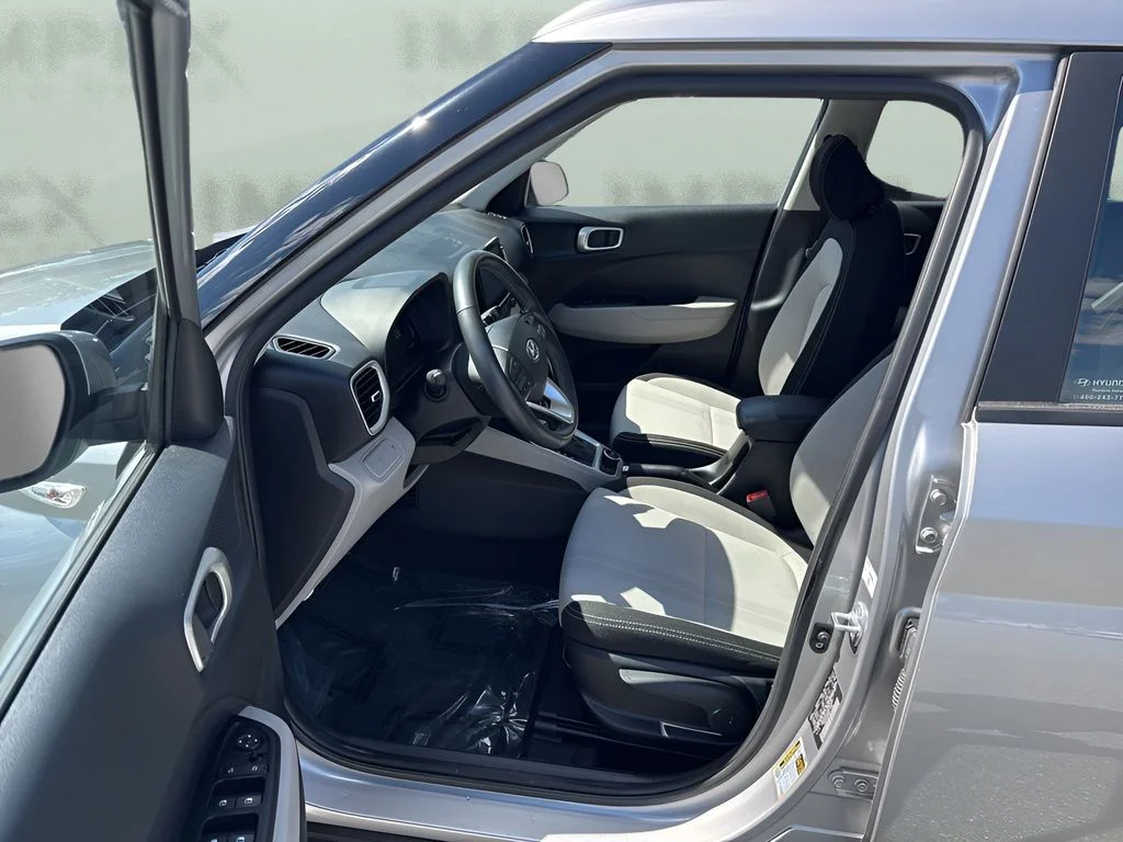 Used 2025 Silver Hyundai SEL image 9
