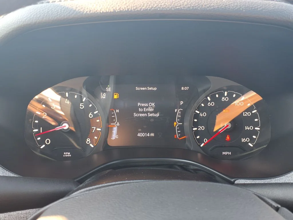 Used 2025 White Jeep Latitude image 30