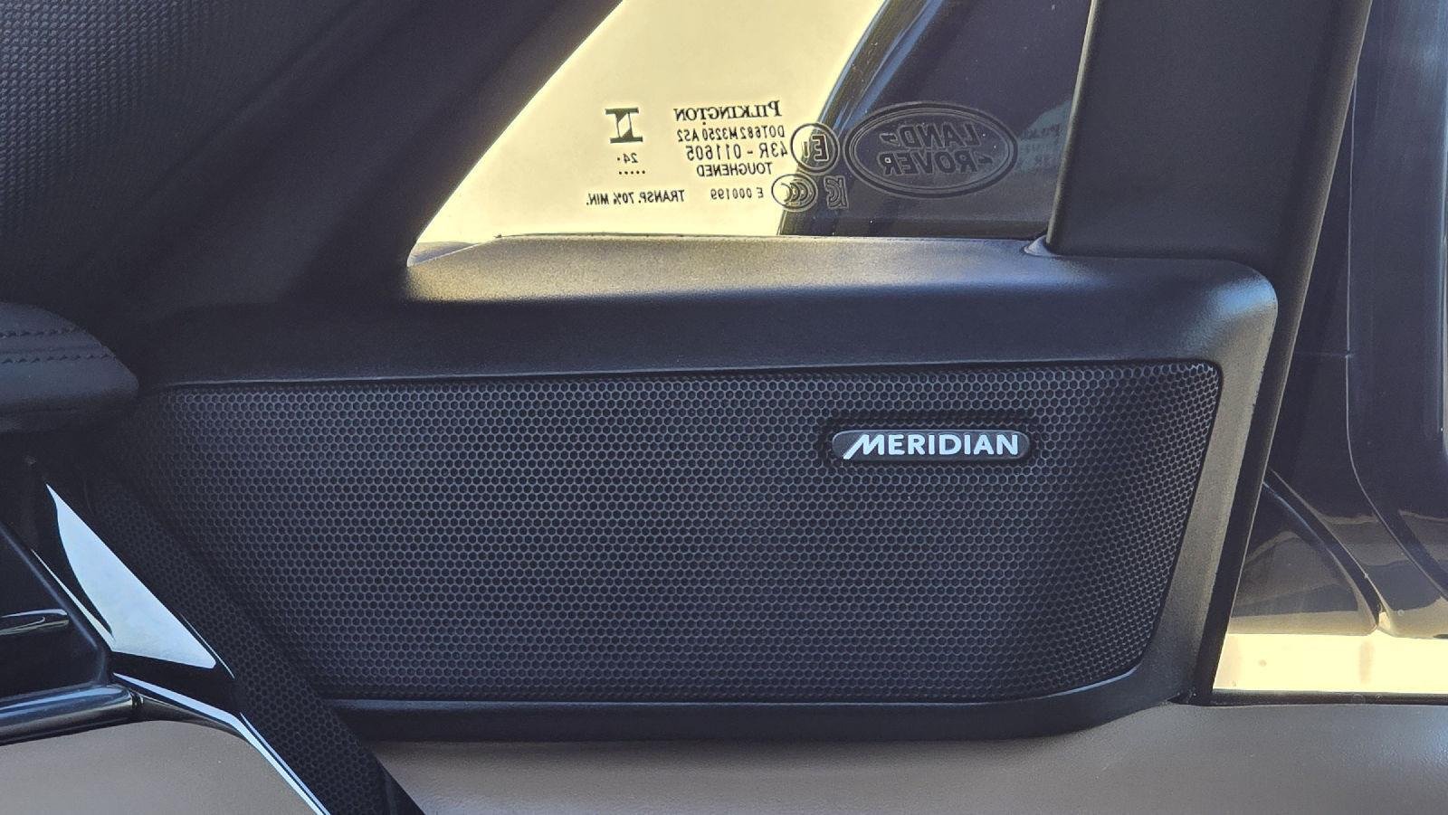 Certified Used 2025 Santorini Black Land Rover SE image 13