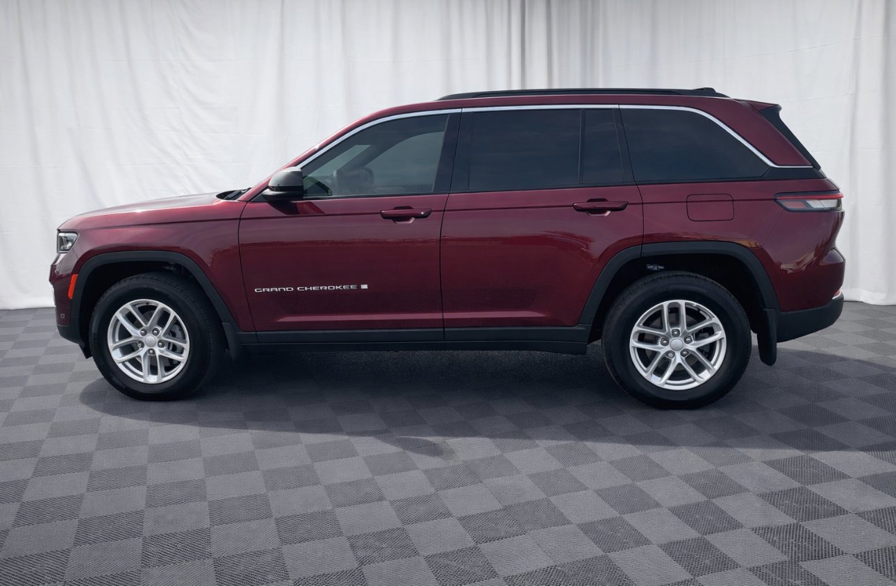 Used 2025 Velvet Red Pearlcoat Jeep Laredo X image 6