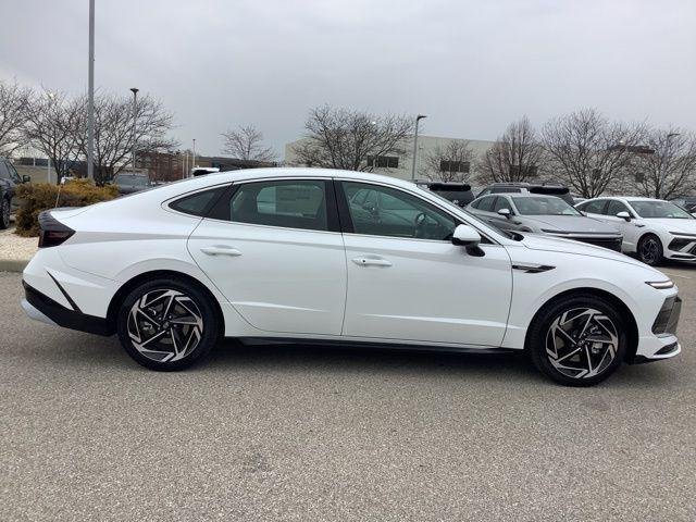 New 2026 White Hyundai SEL Sport image 4