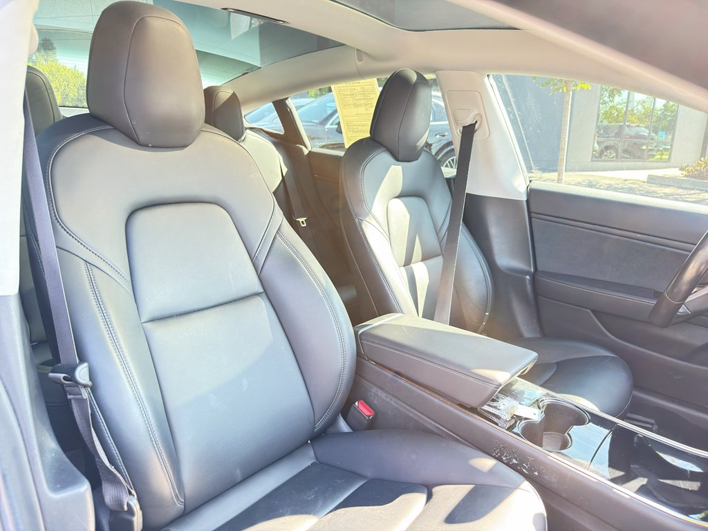 Used 2018 Deep Blue Metallic Tesla Long Range Battery image 3