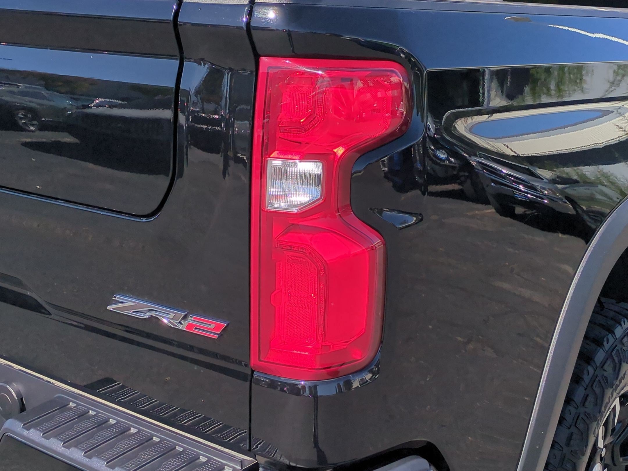 2025 Chevrolet Silverado 1500 ZR2 - Photo 12