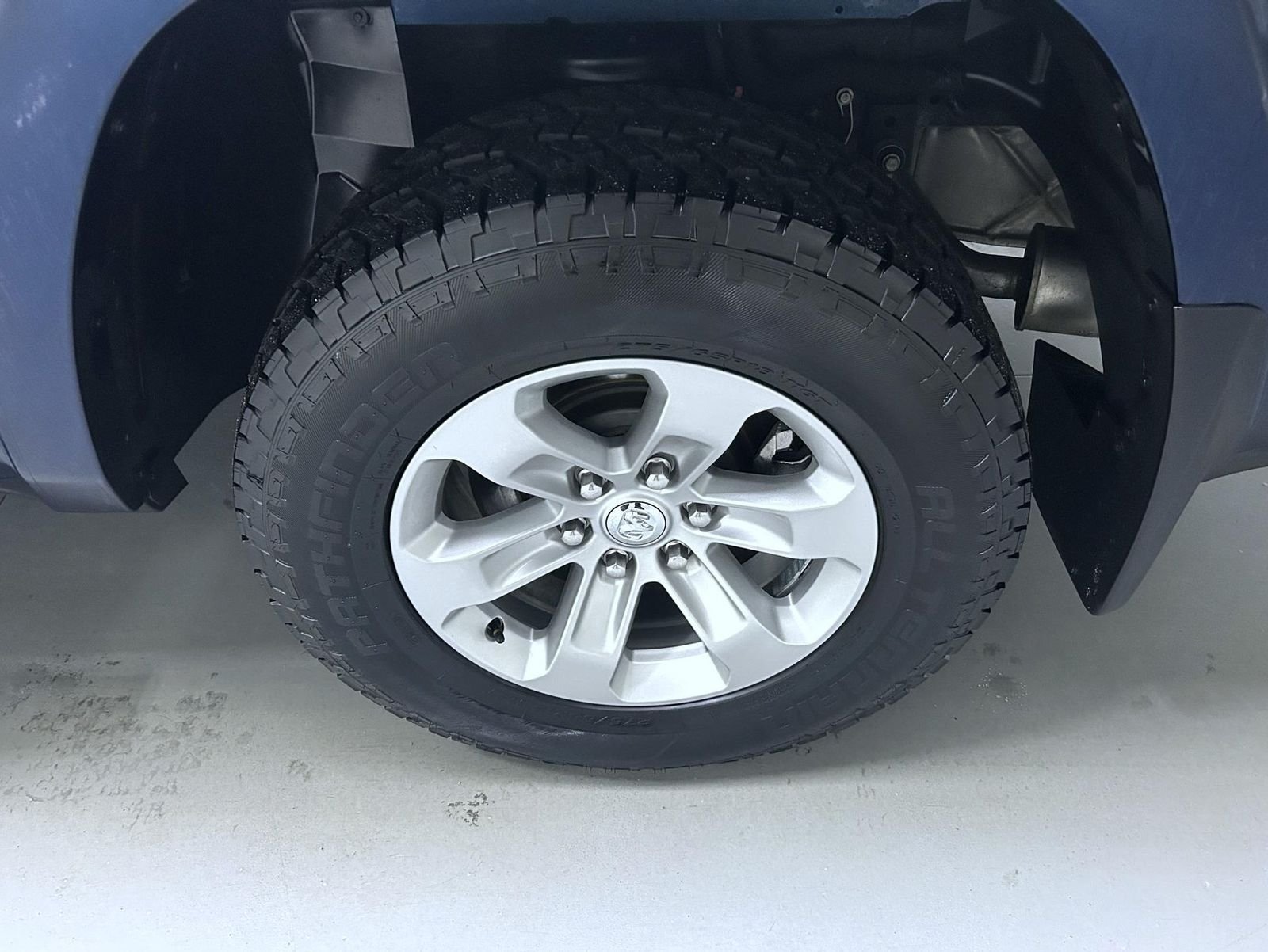 Used 2020 Blue Ram Laramie image 22