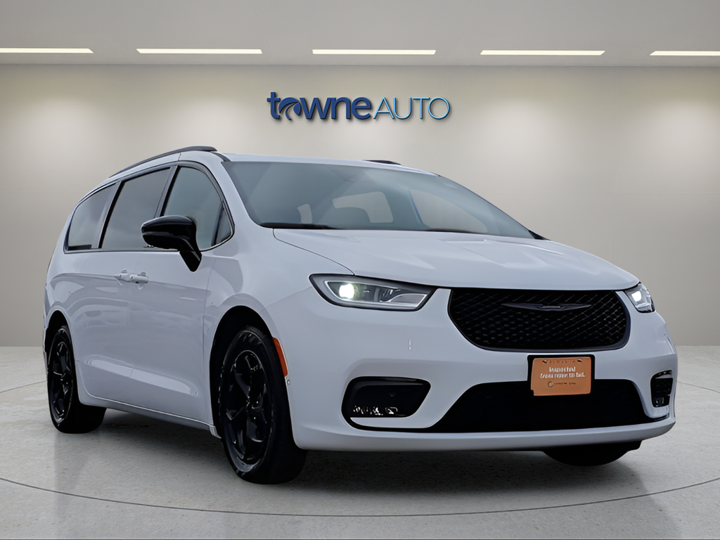 Used 2024 White Chrysler Select image 7