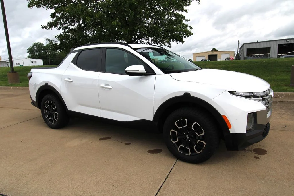 Used 2022 White Hyundai SEL Premium image 3