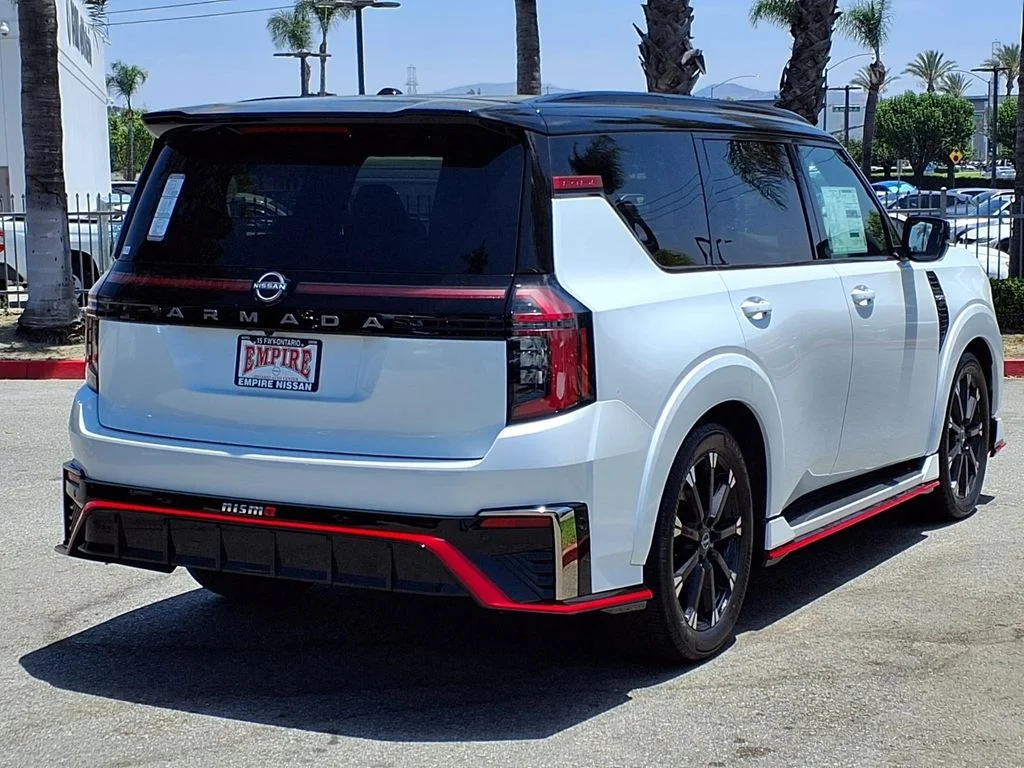 New 2026 Everest White TriCoat / Super Black Two-tone Nissan NISMO® image 4