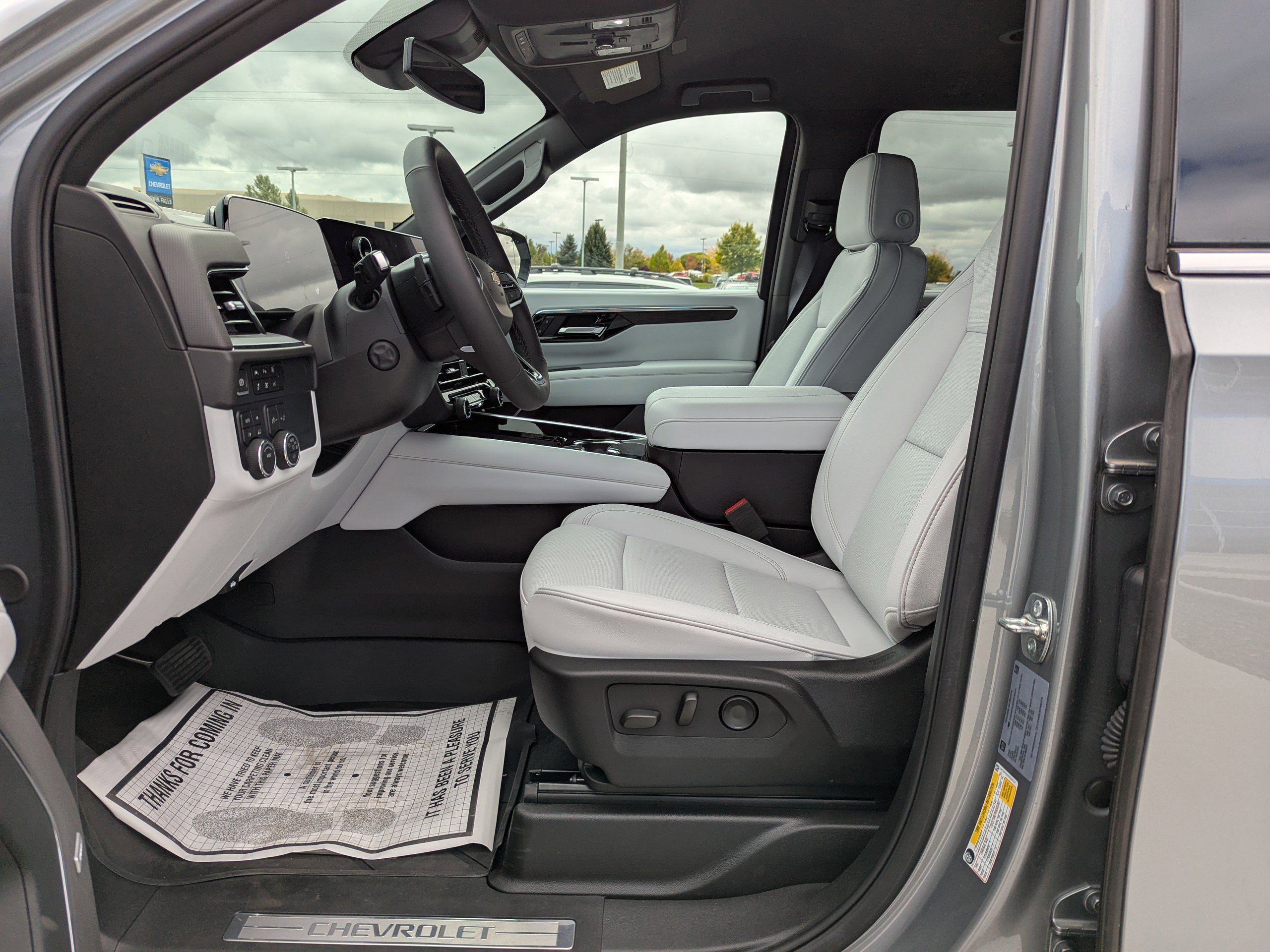 2025 Chevrolet Suburban Premier - Photo 10