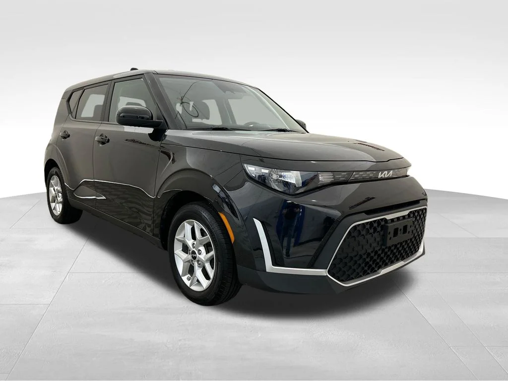Used 2023 Black Kia LX image 7