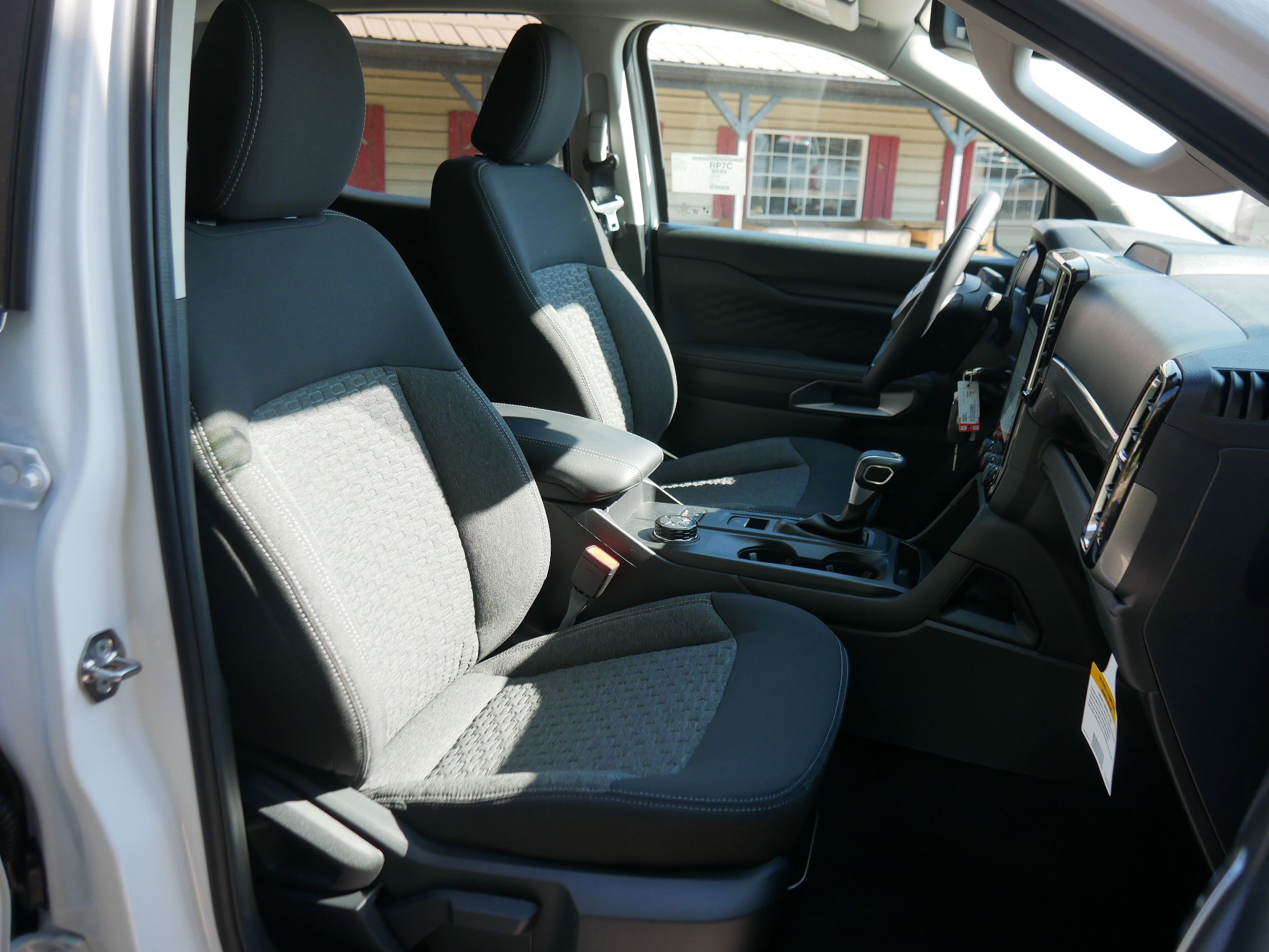 New 2025 Oxford White Ford XLT image 29