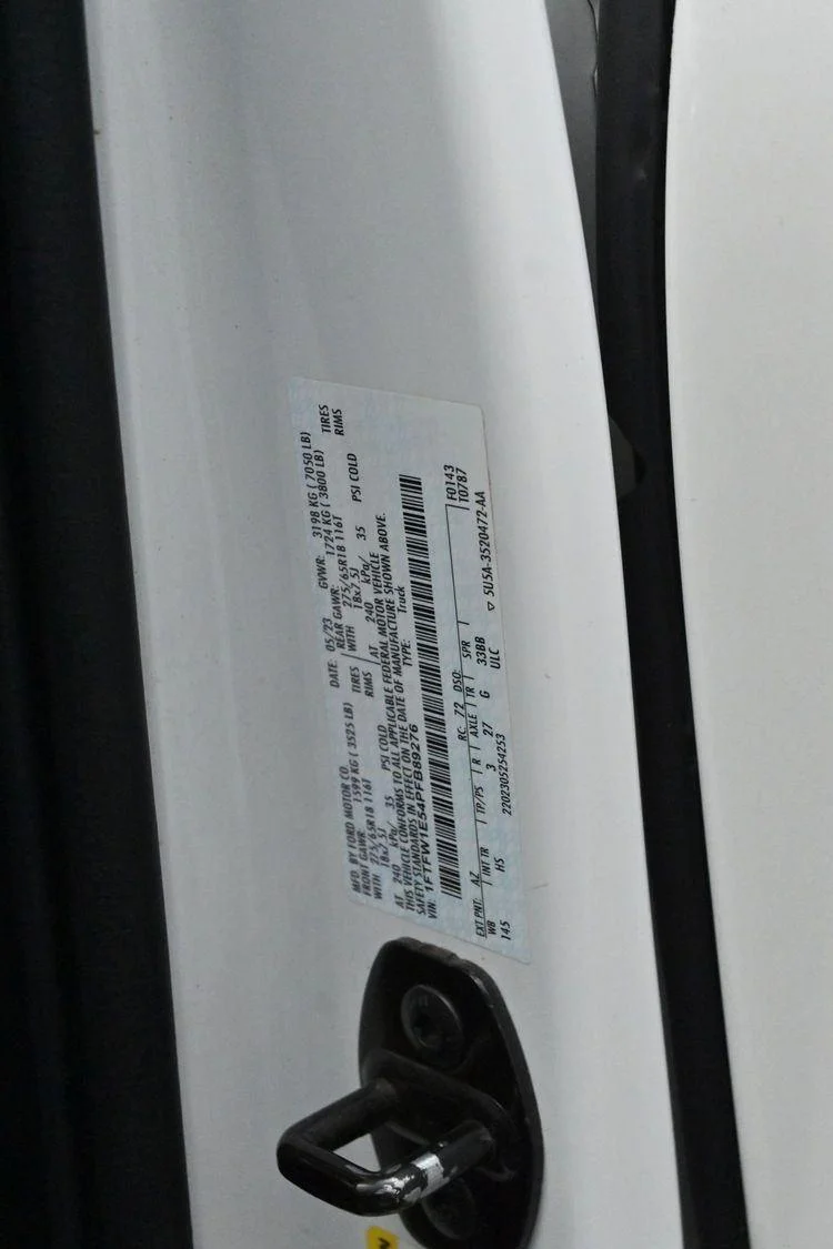 Used 2023  Ford LARIAT image 39