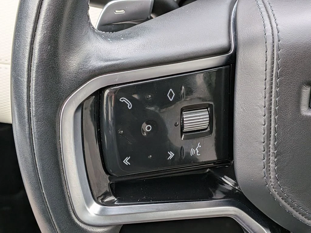 Used 2023  Land Rover SE R-Dynamic image 16